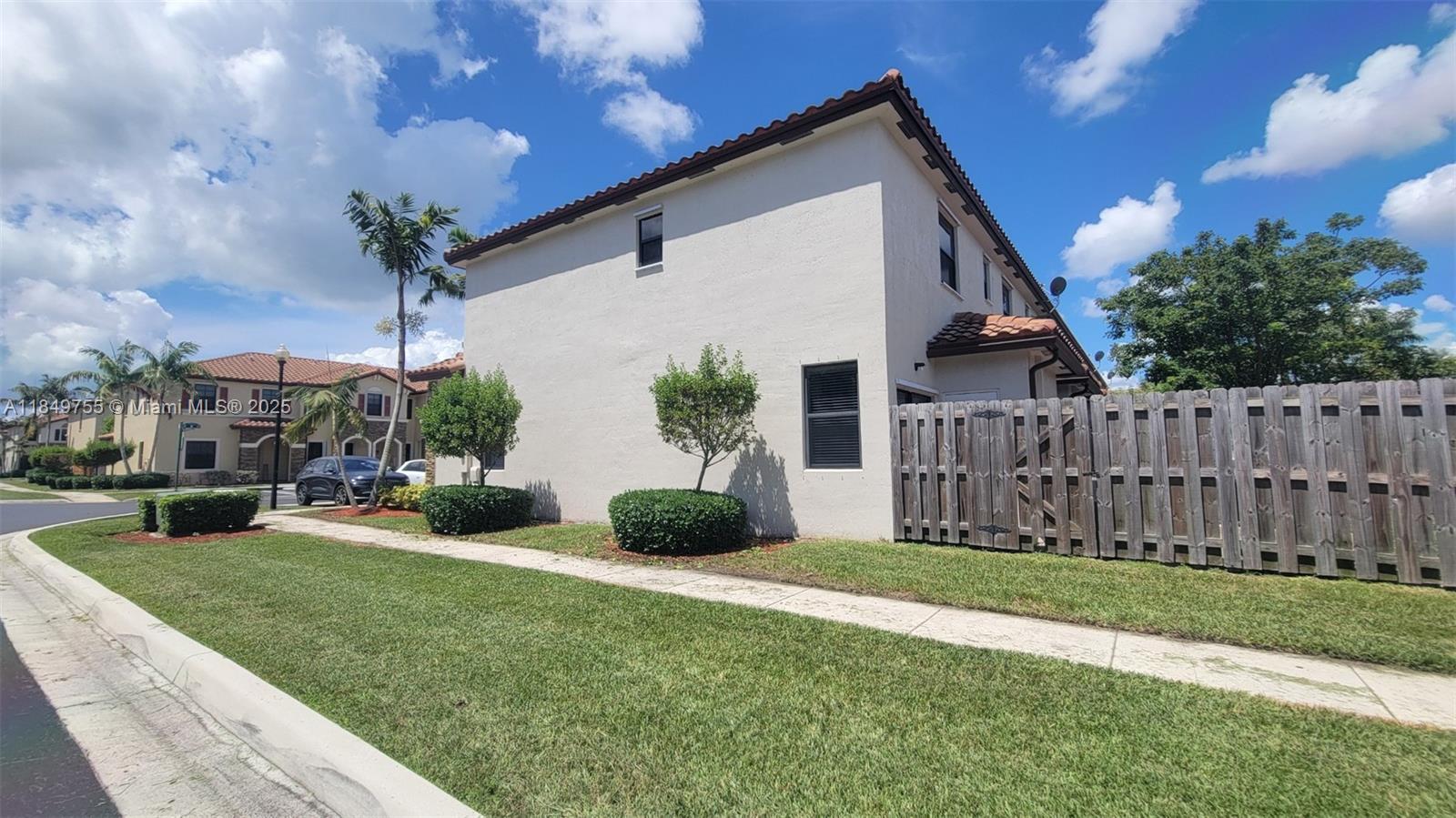 3223 Se 4th Ct Property Photo 28