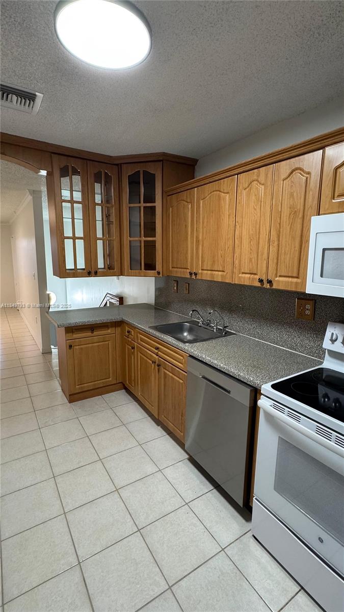 1270 W 42nd St A202 Property Photo 1