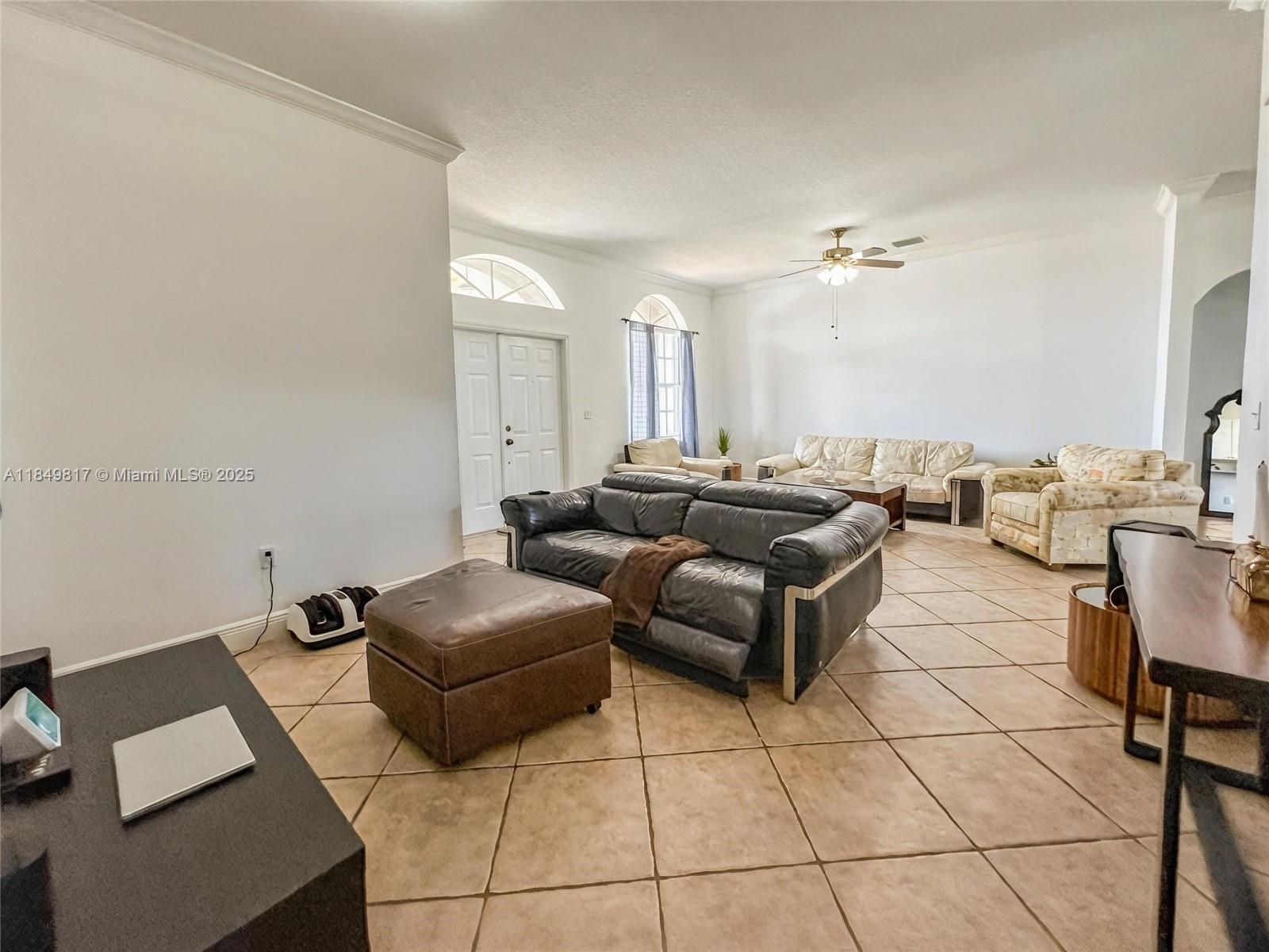 2340 Se 5th Ct Property Photo 4