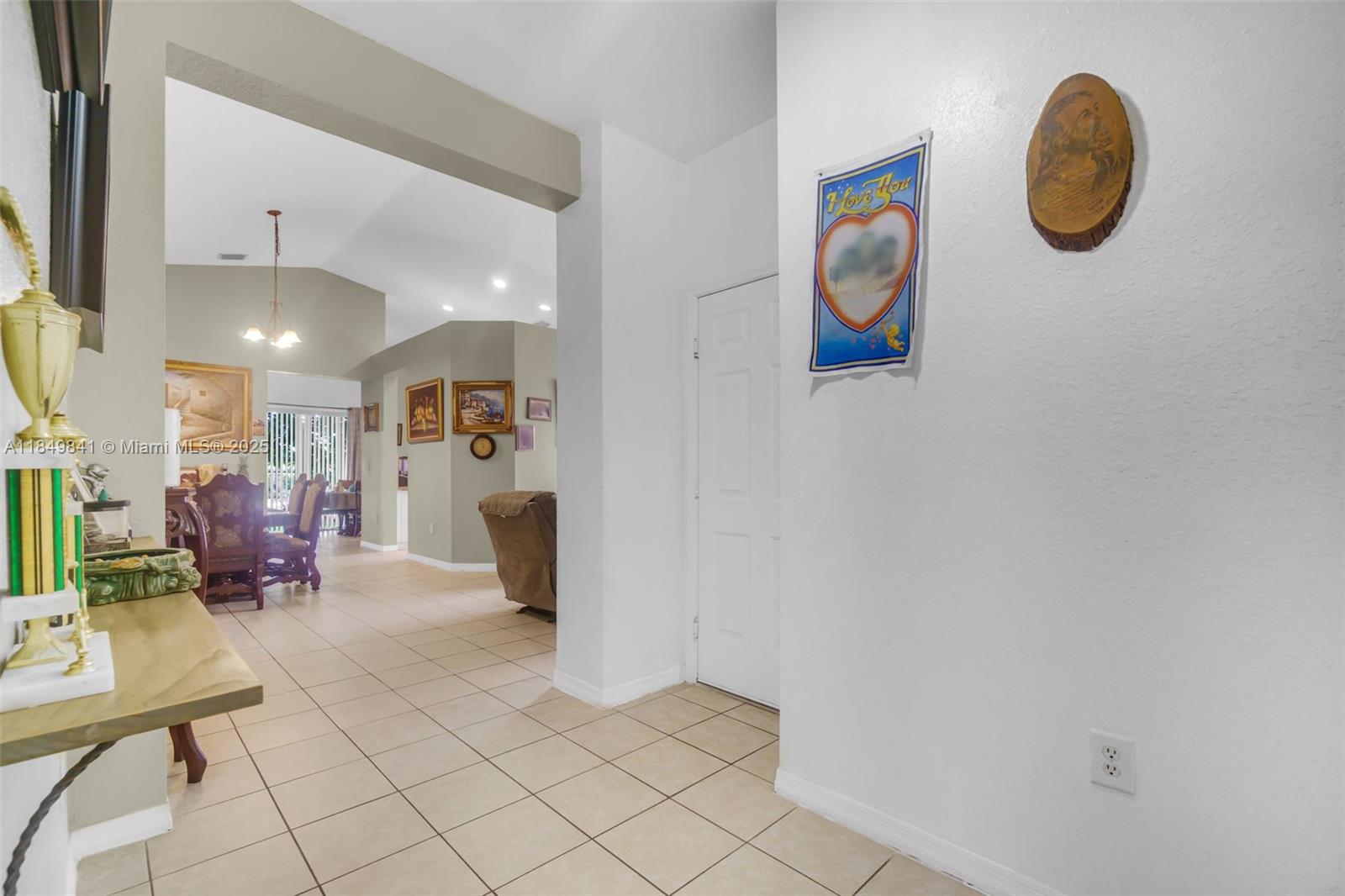 2219 Se 1st St Property Photo 6