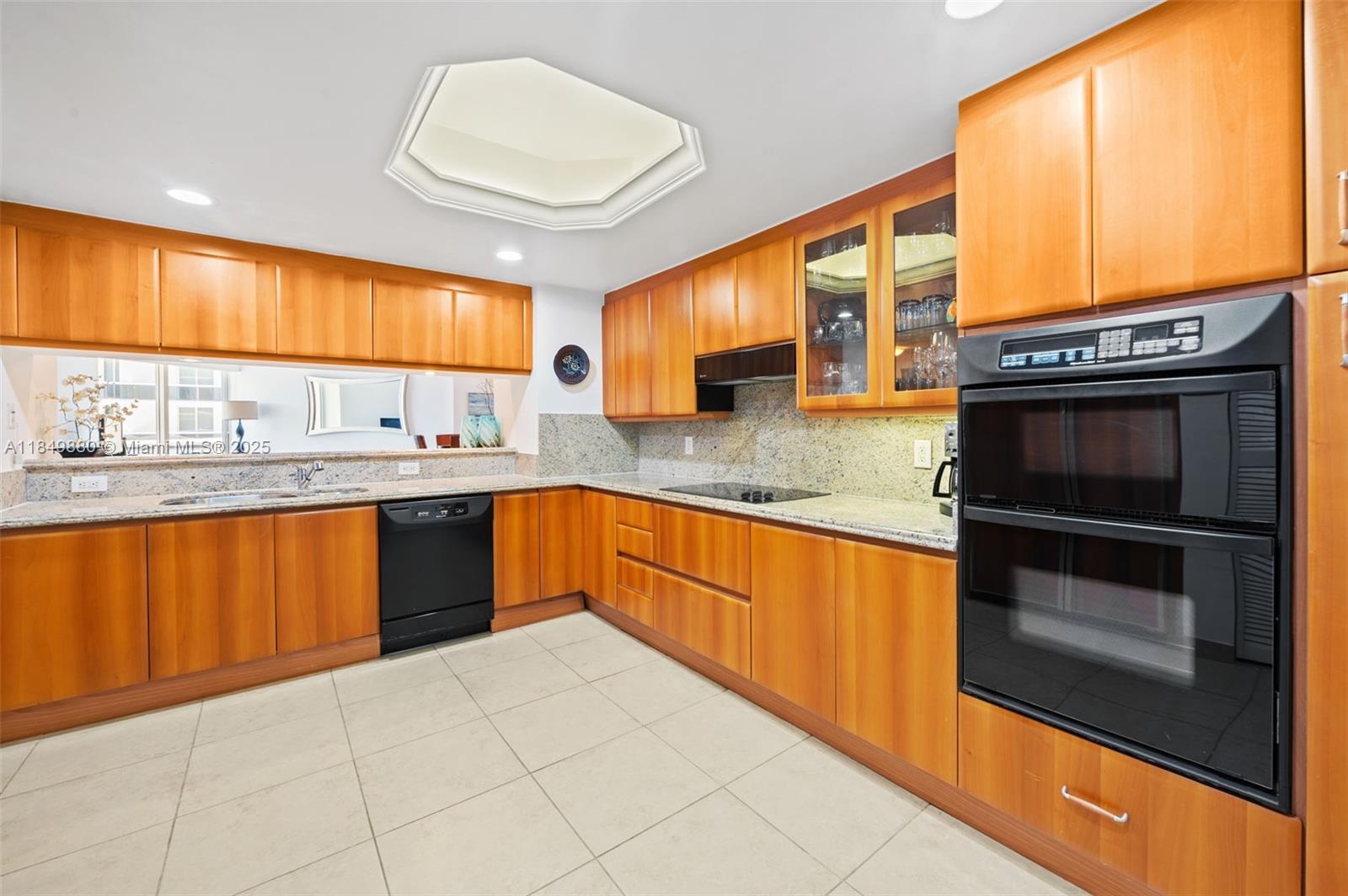9595 Collins Ave N7-d Property Photo 16