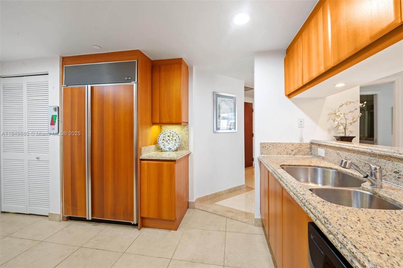 9595 Collins Ave N7-d Property Photo 18