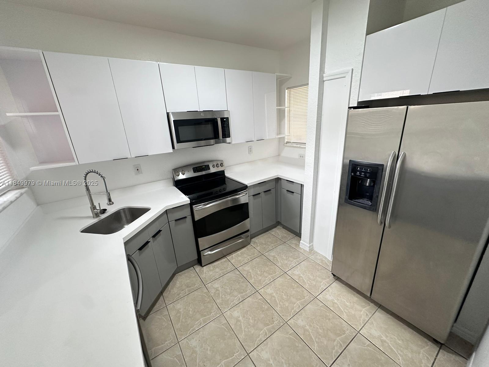 941 Sw 6th Pl Property Photo 1