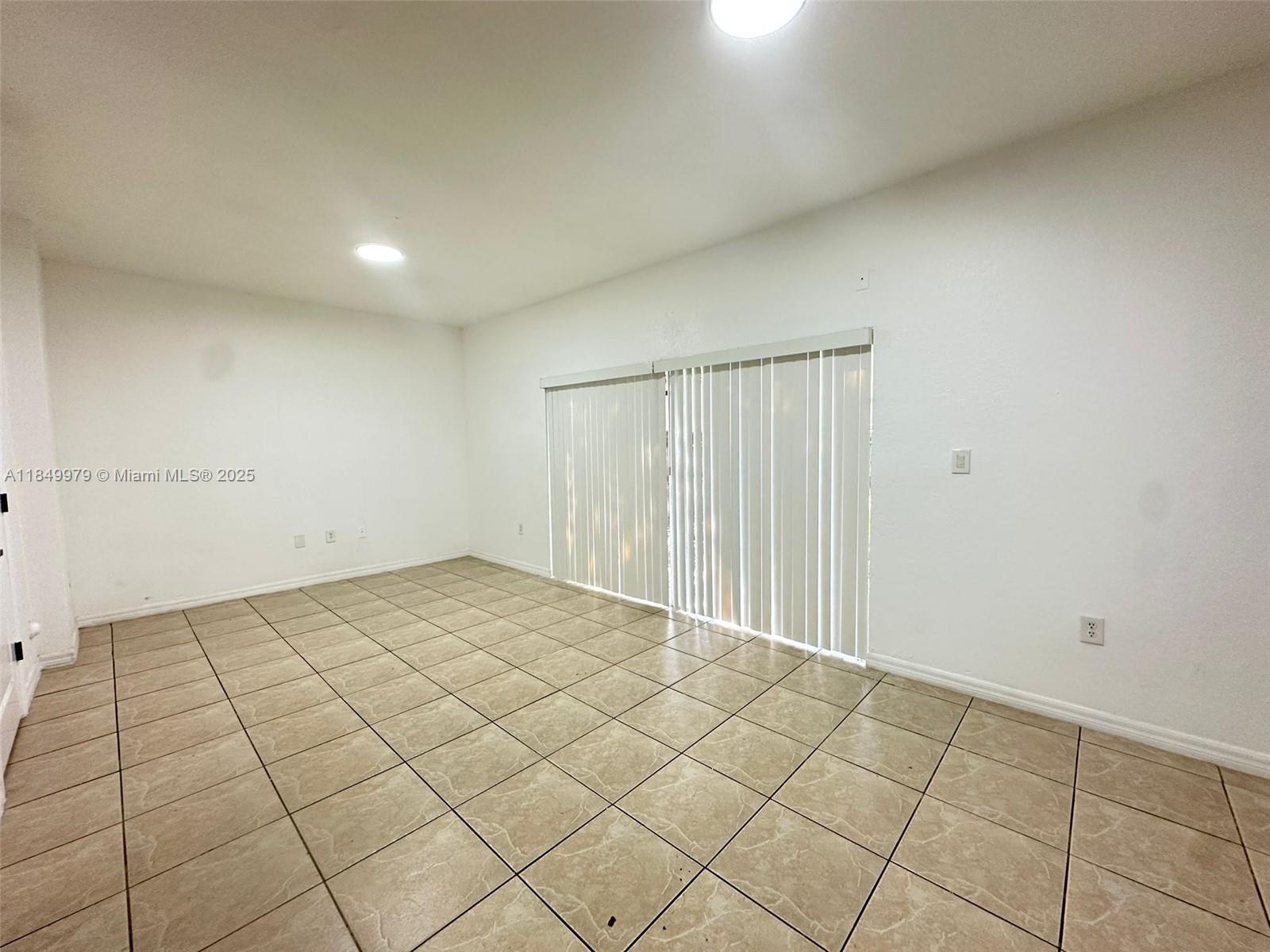 941 Sw 6th Pl Property Photo 8