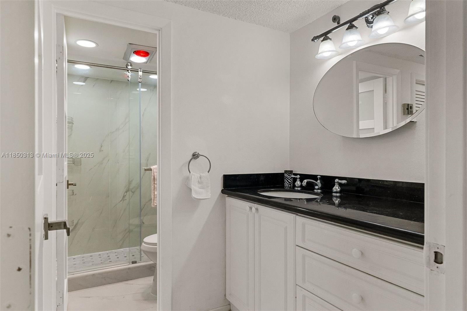 300 Bayview Dr 509 Property Photo 9