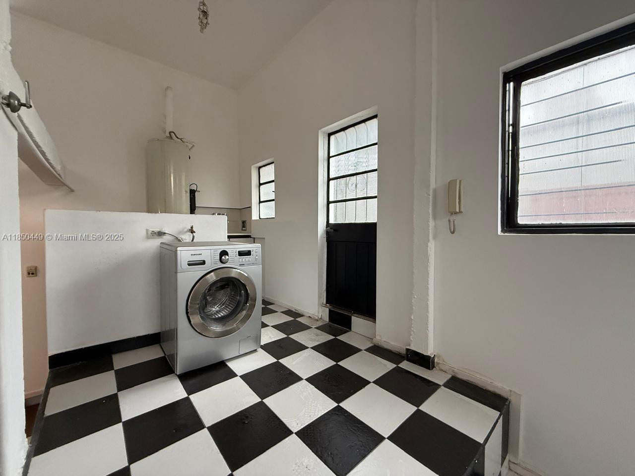 945 Defensa St San Telmo Property Photo 32