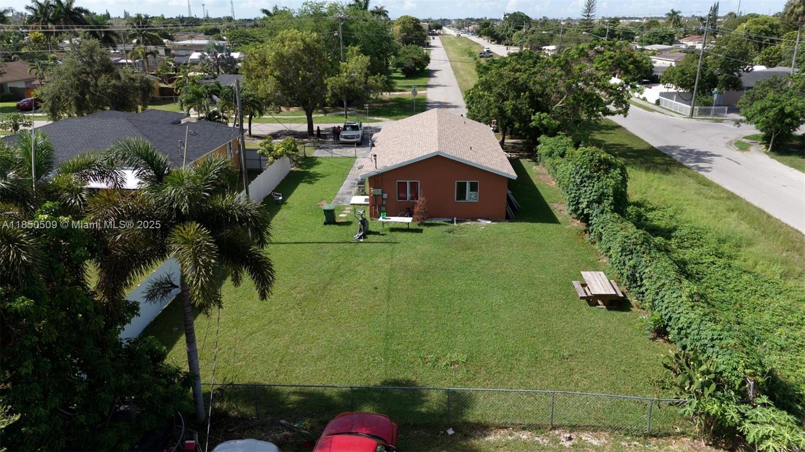 997 Nw 11th 0 Property Photo 2