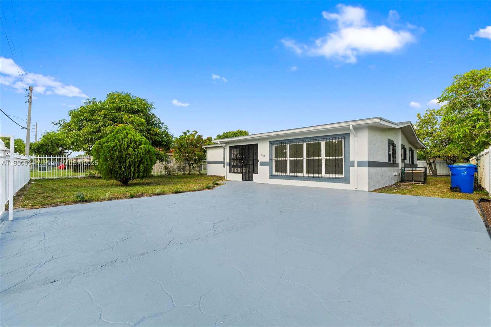 1237 Nw 15th Ave Property Photo 1