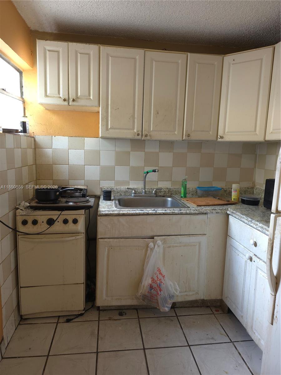 163 Nw 18th Ct Property Photo 5