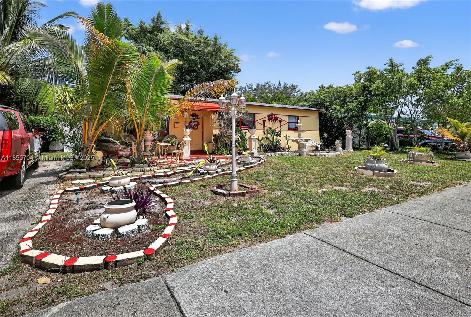 A11850704 Property Photo 2