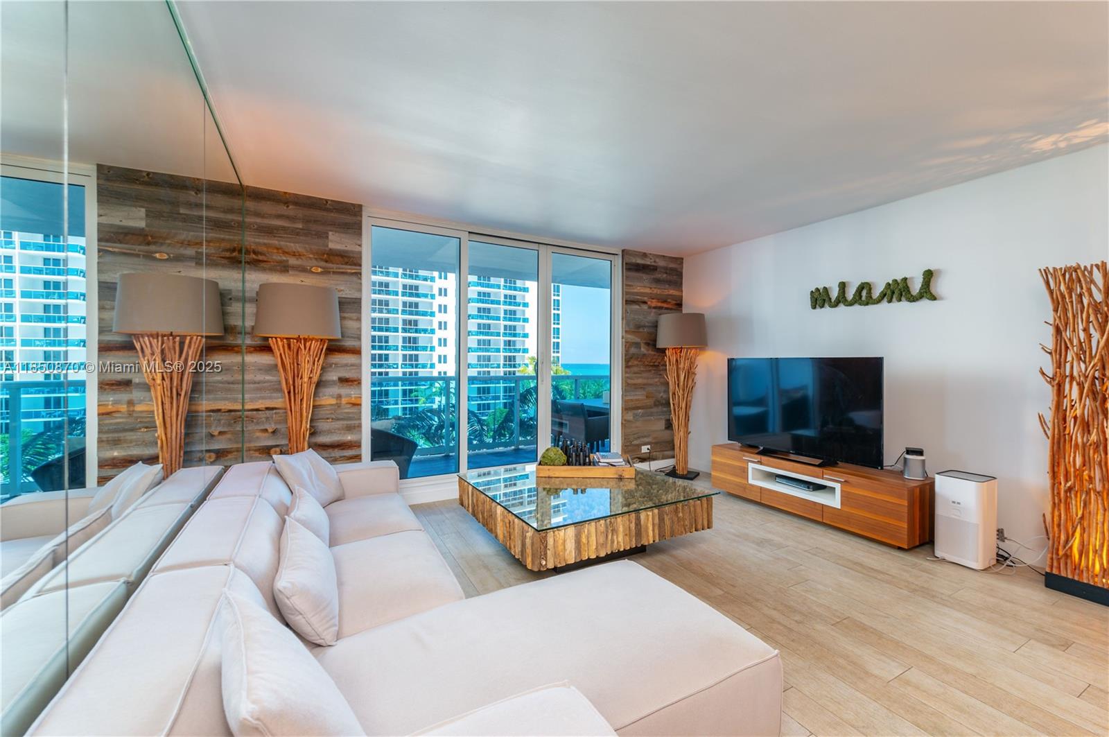2301 Collins Ave 716 Property Photo 4