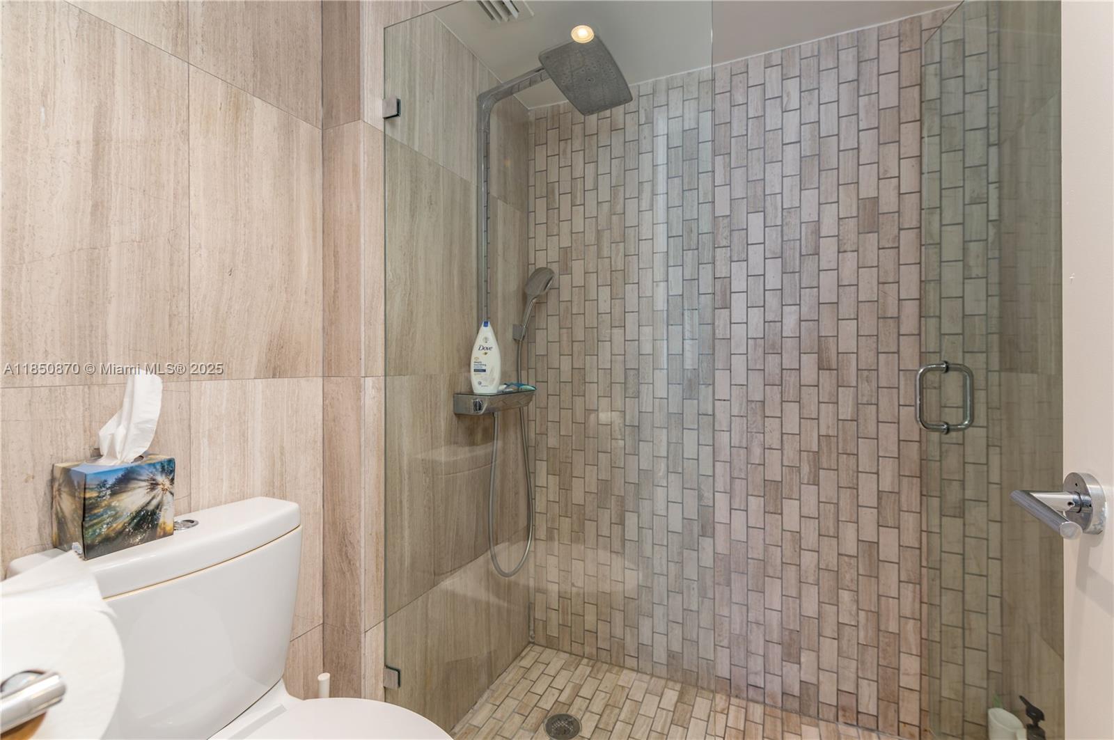 2301 Collins Ave 716 Property Photo 14
