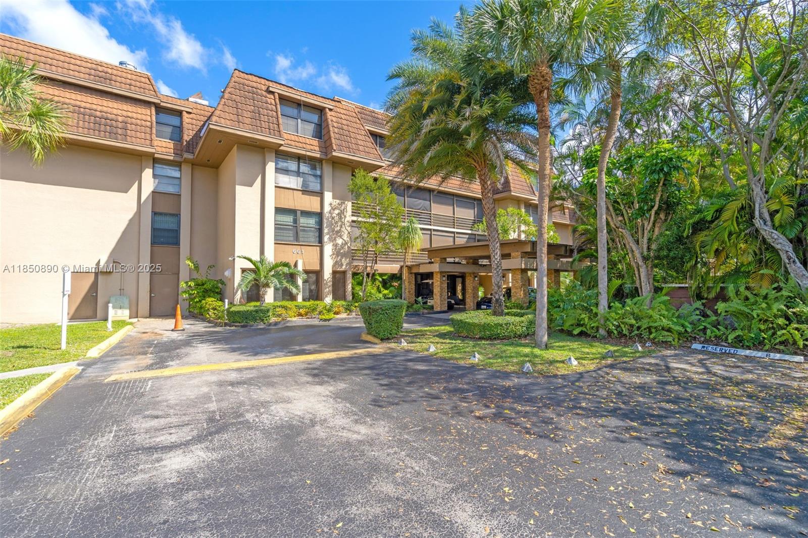 661 NE 195th St 312 Property Photo 1