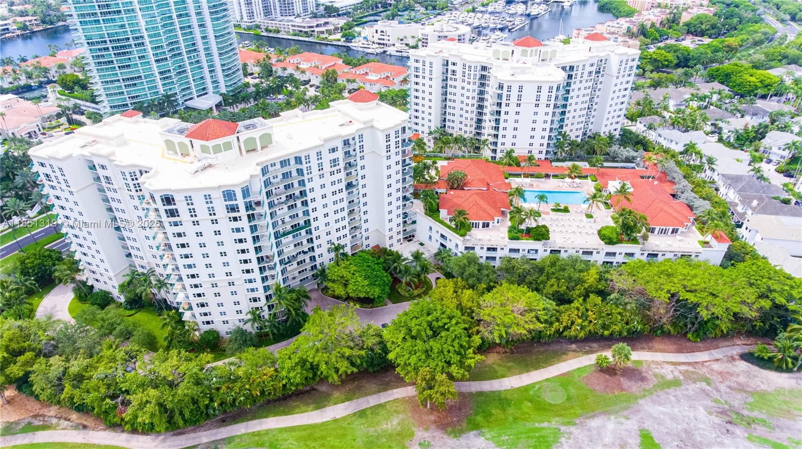 20000 E Country Club Dr 1114 Property Photo 2