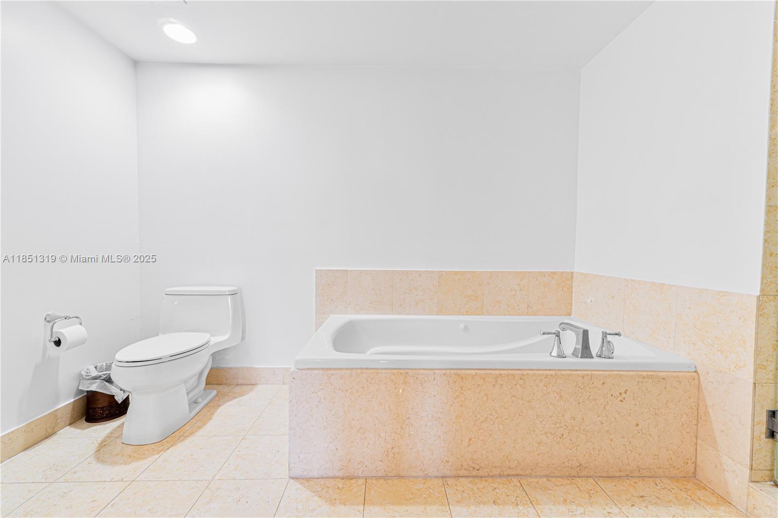 20000 E Country Club Dr 1114 Property Photo 14