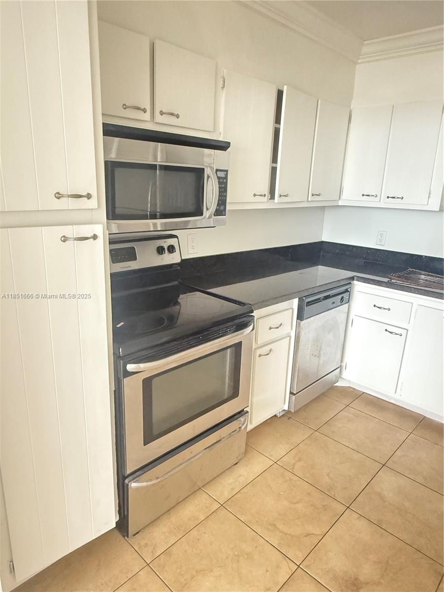 2025 Ne 164th St 814 Property Photo 1