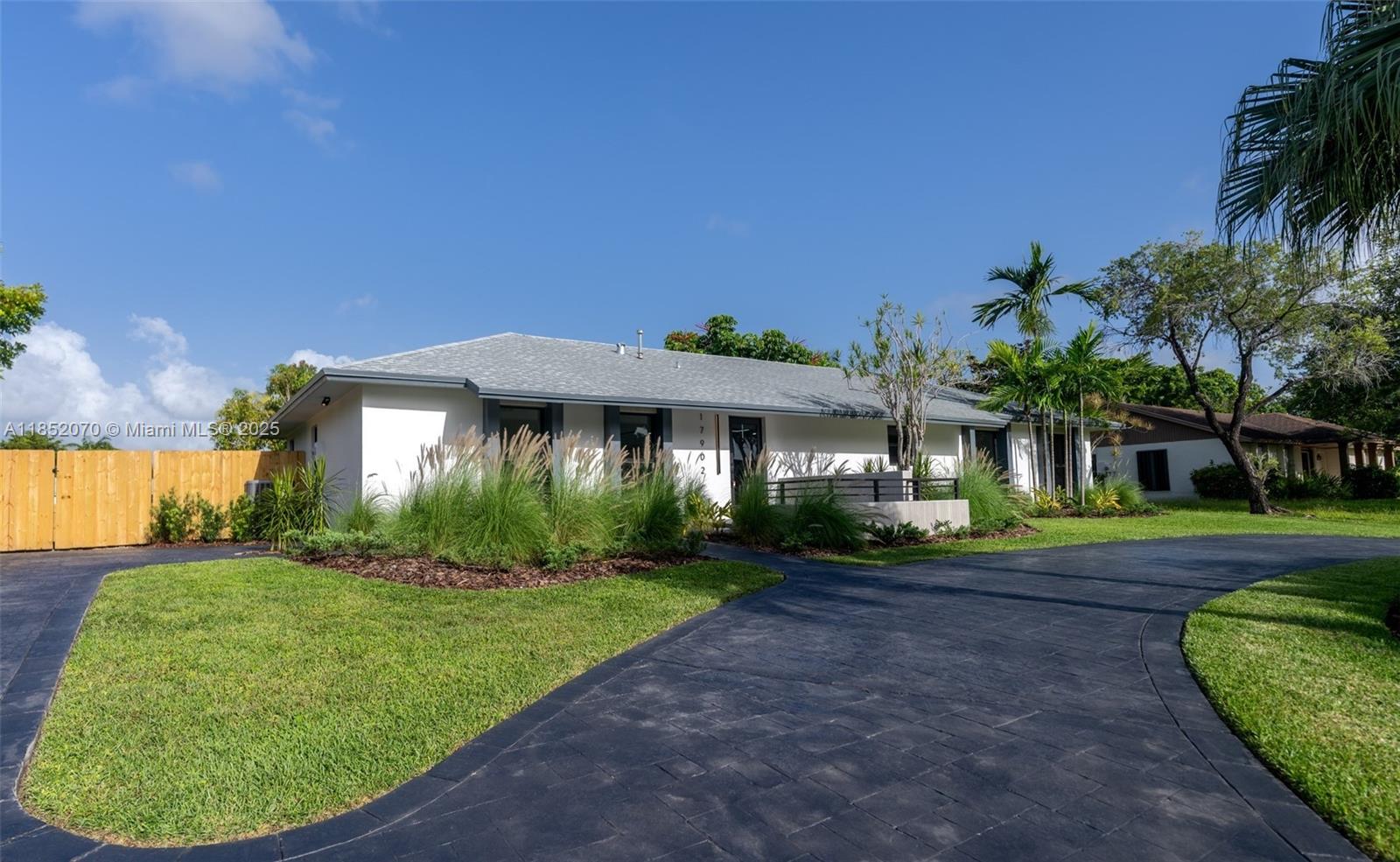 17902 Sw 87th Pl Property Photo 1