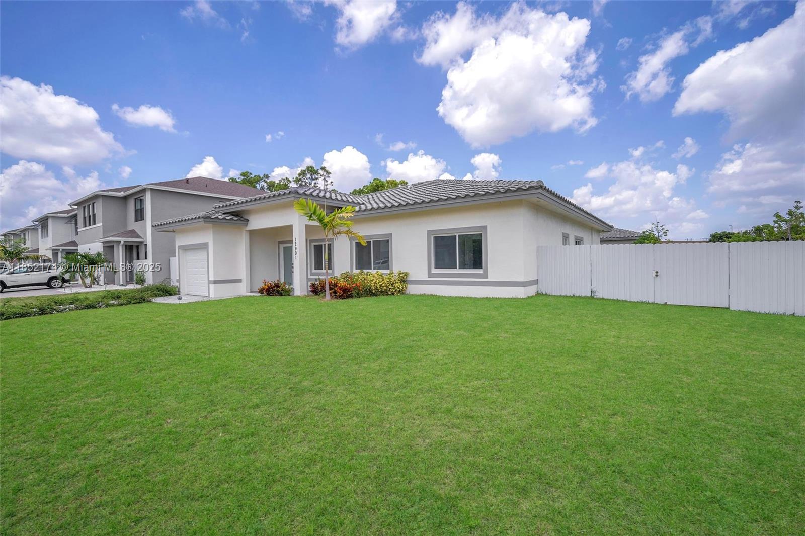 12901 Sw 265th St Property Photo 3