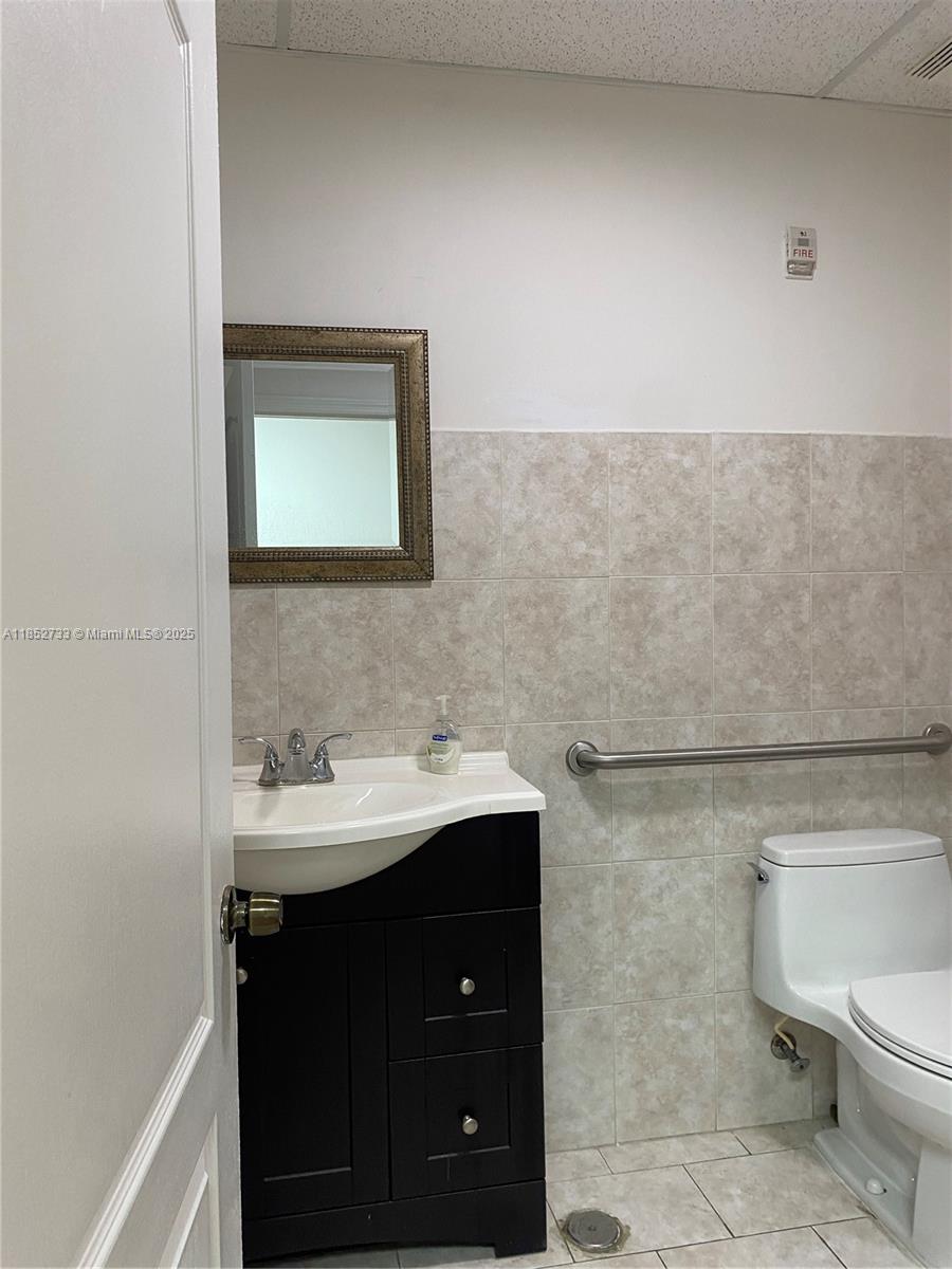 3408 W 84th St 302 Property Photo 5