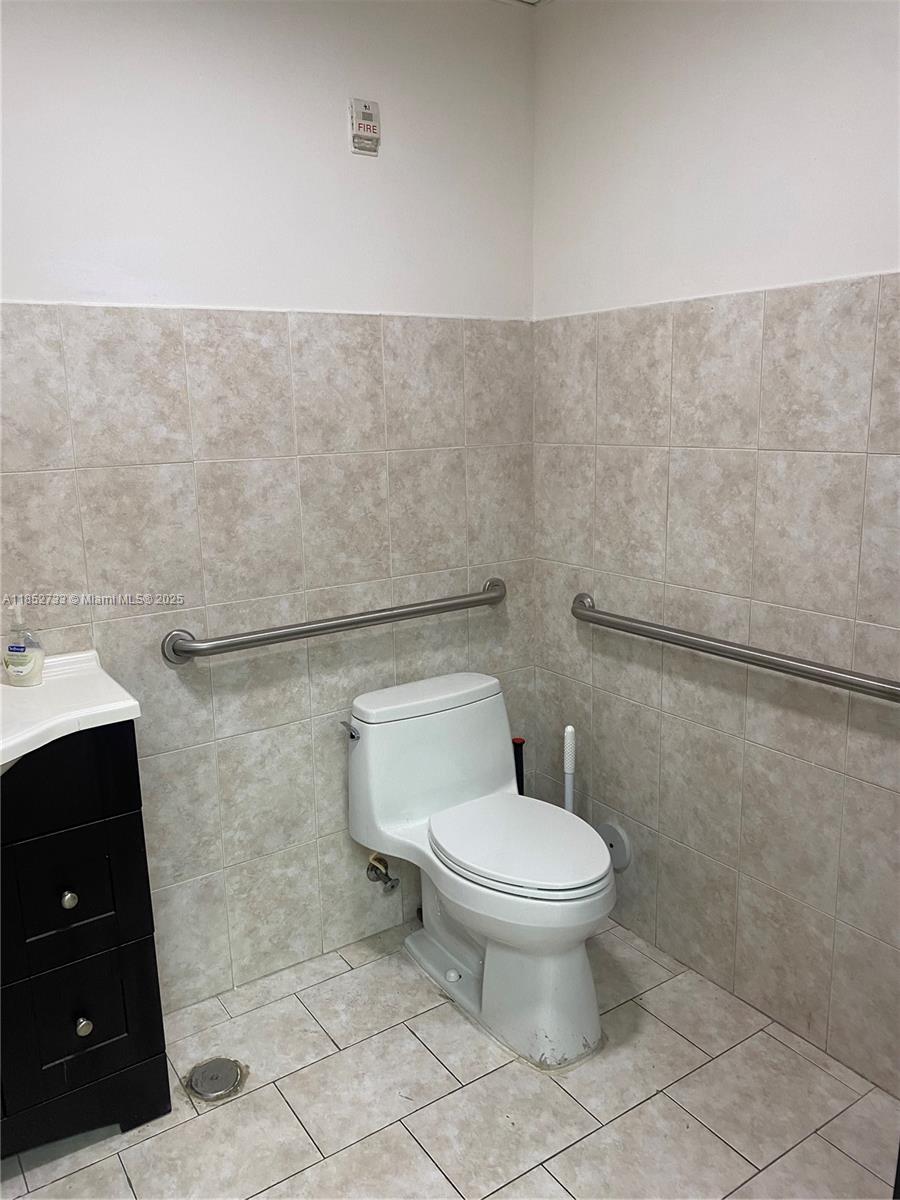 3408 W 84th St 302 Property Photo 6