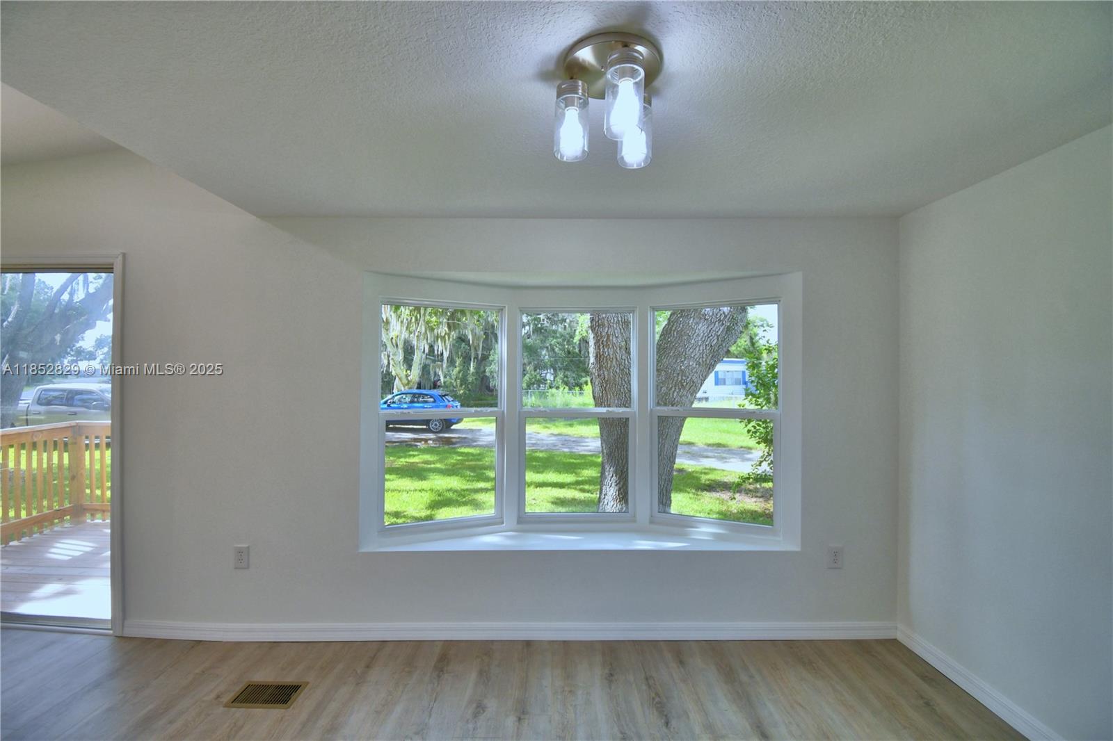 5980 Oakdale Road Property Photo 7