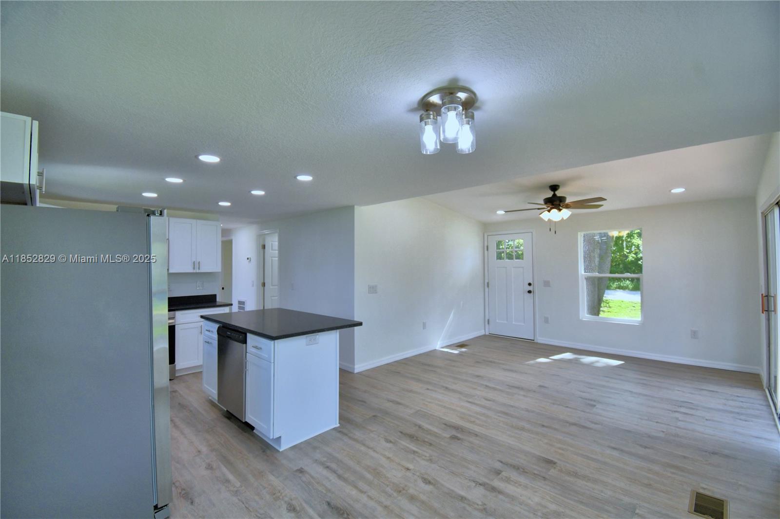 5980 Oakdale Road Property Photo 8