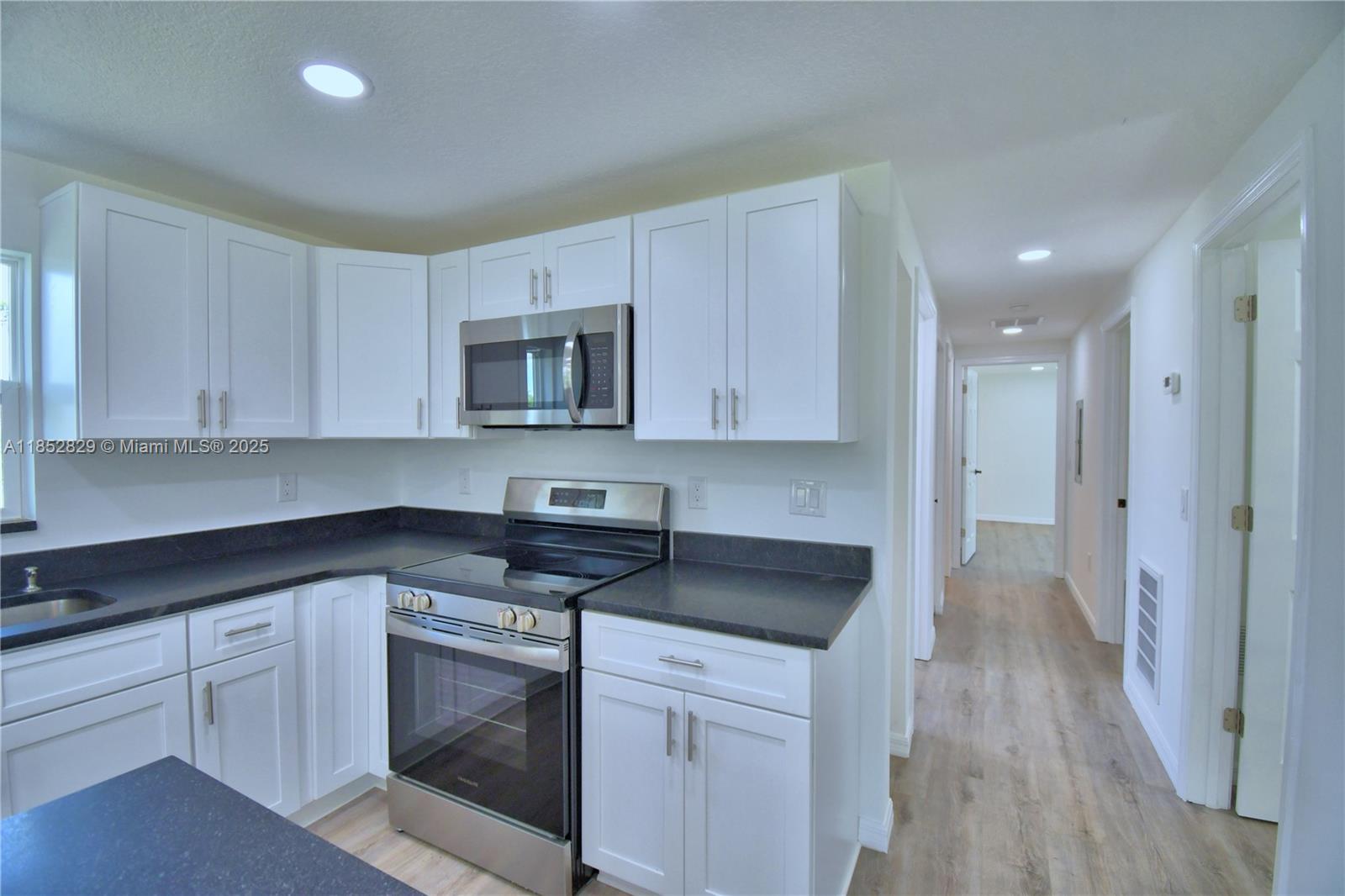 5980 Oakdale Road Property Photo 11