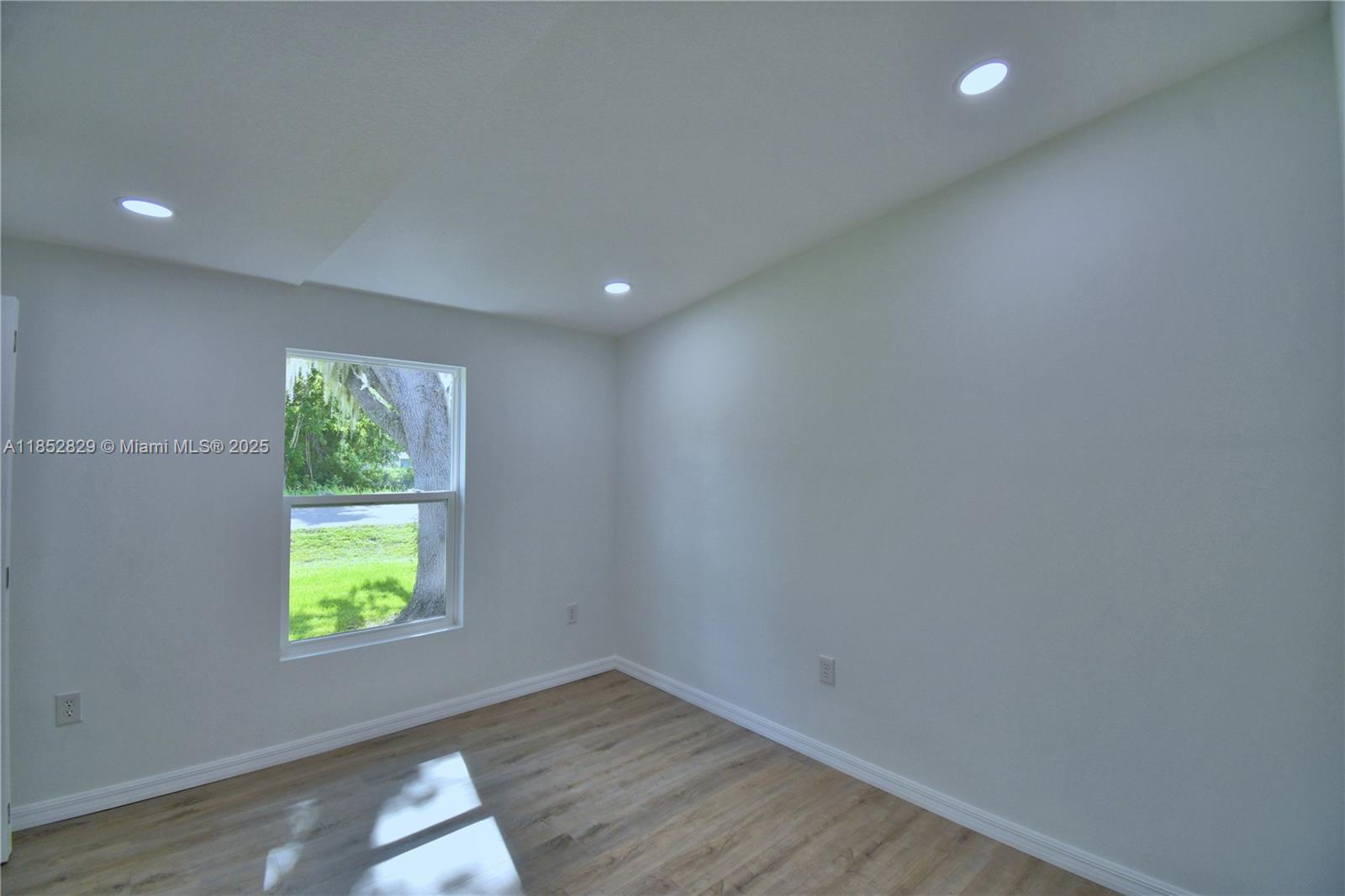 5980 Oakdale Road Property Photo 15