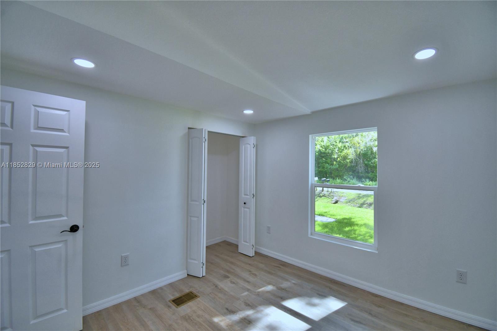 5980 Oakdale Road Property Photo 16