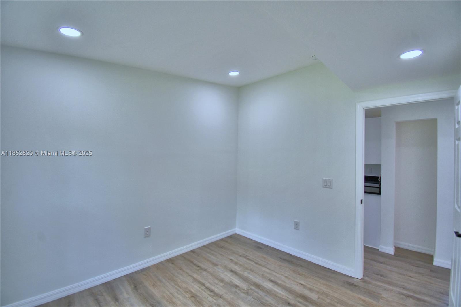 5980 Oakdale Road Property Photo 18