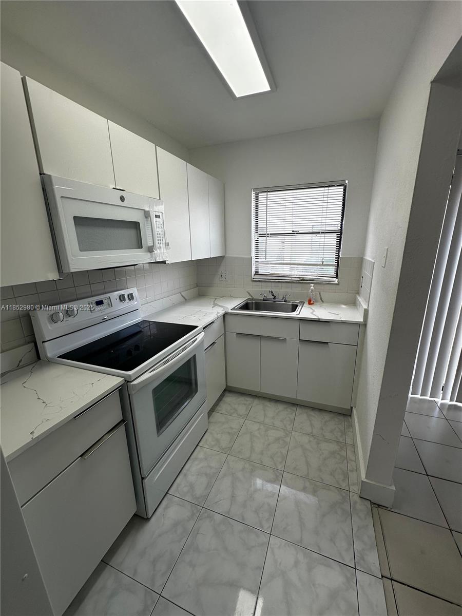 2300 Nw 52nd Ave 2300 Property Photo 4