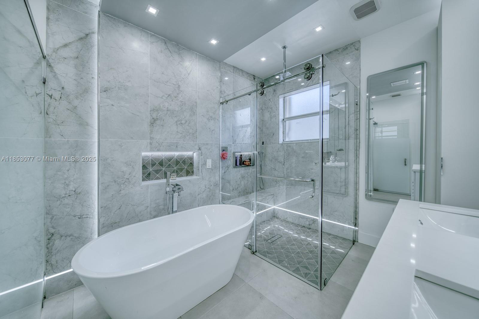 229 Ne 36 Avenue Rd Property Photo 1