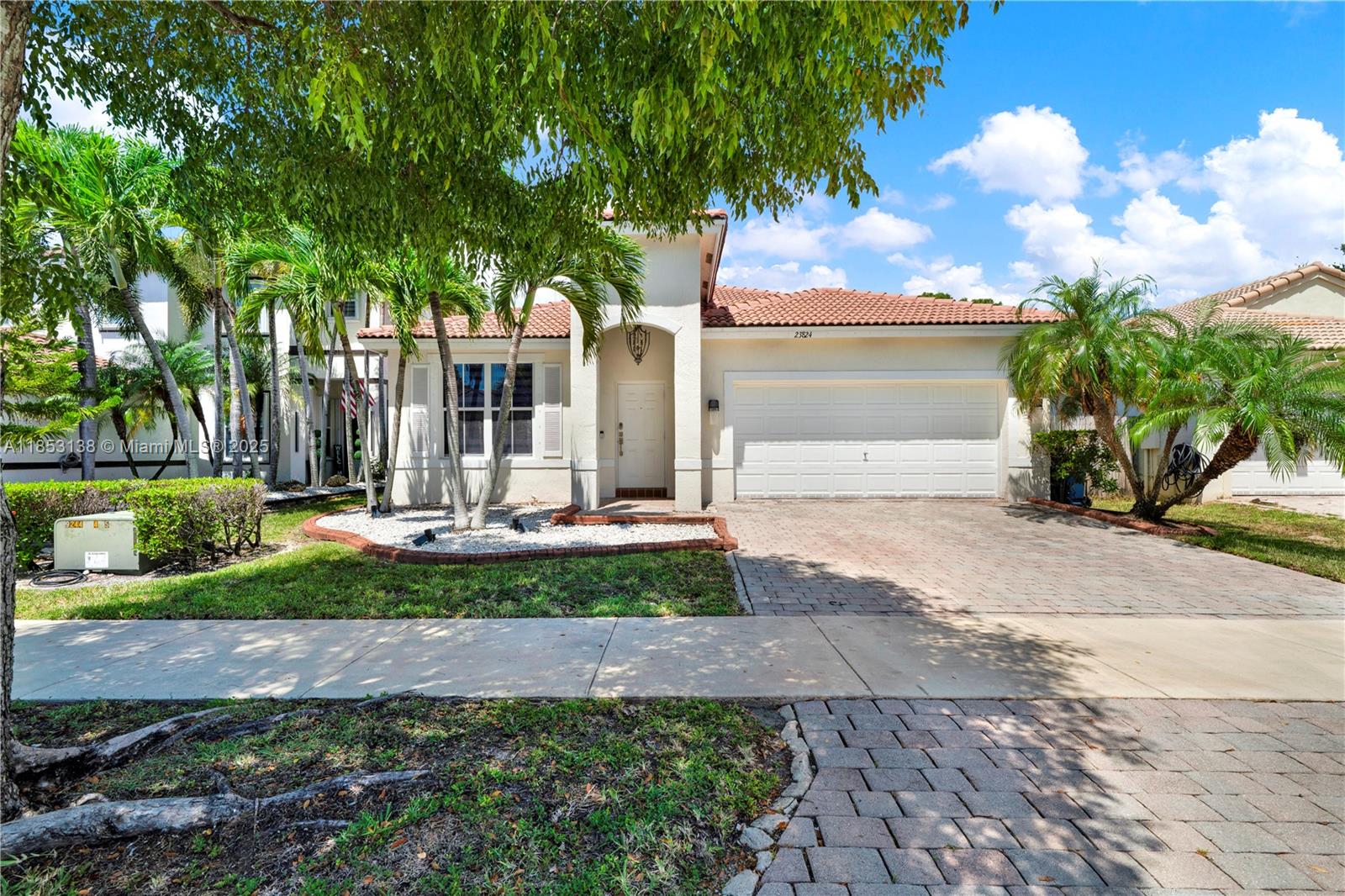 23824 SW 107th Pl Property Photo 1