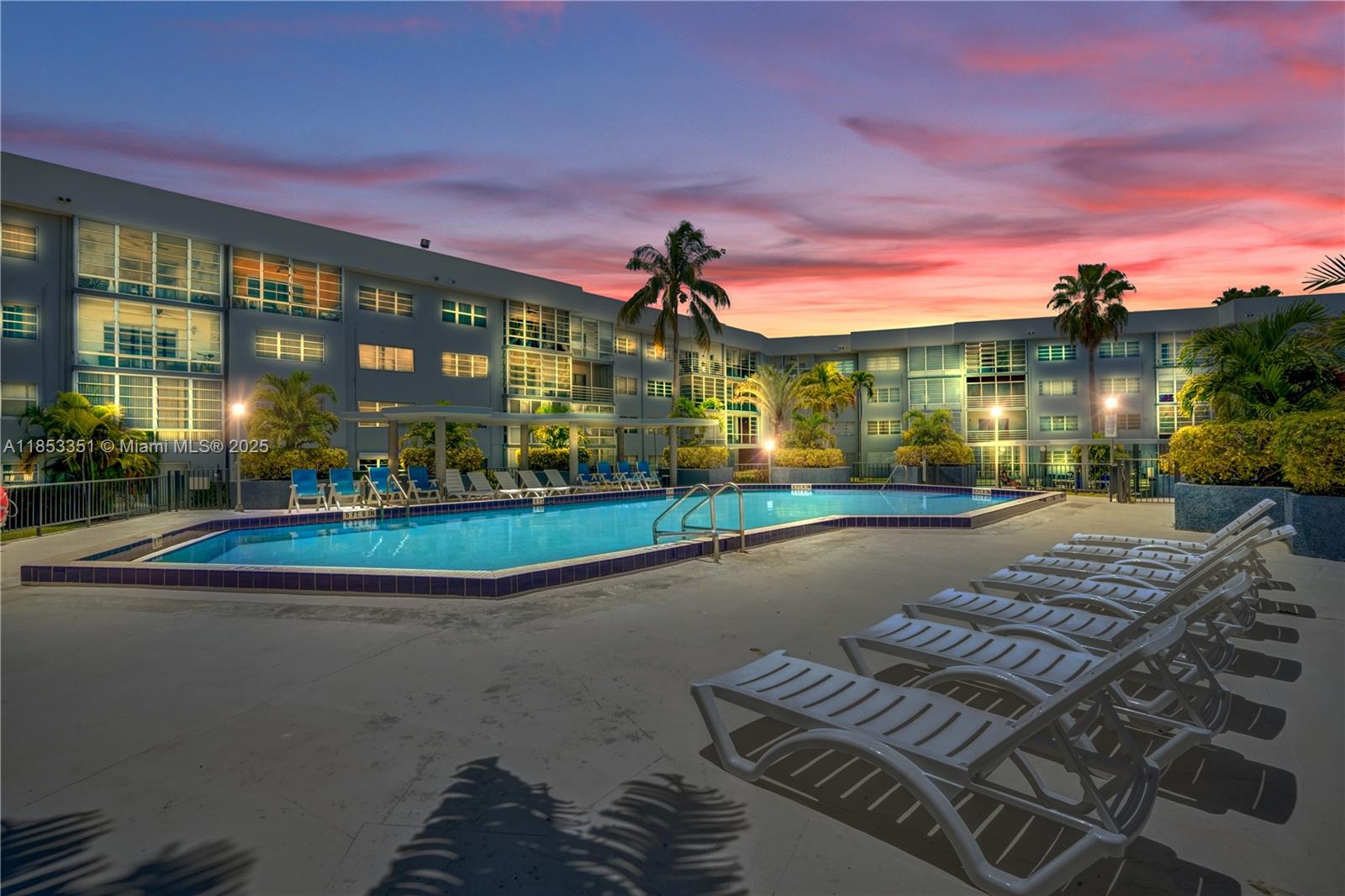 873 NE 195th St 309 Property Photo 1