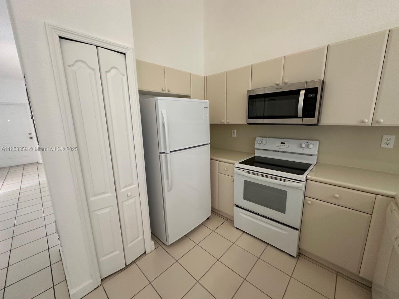 1568 Se 26th St 200 Property Photo 5