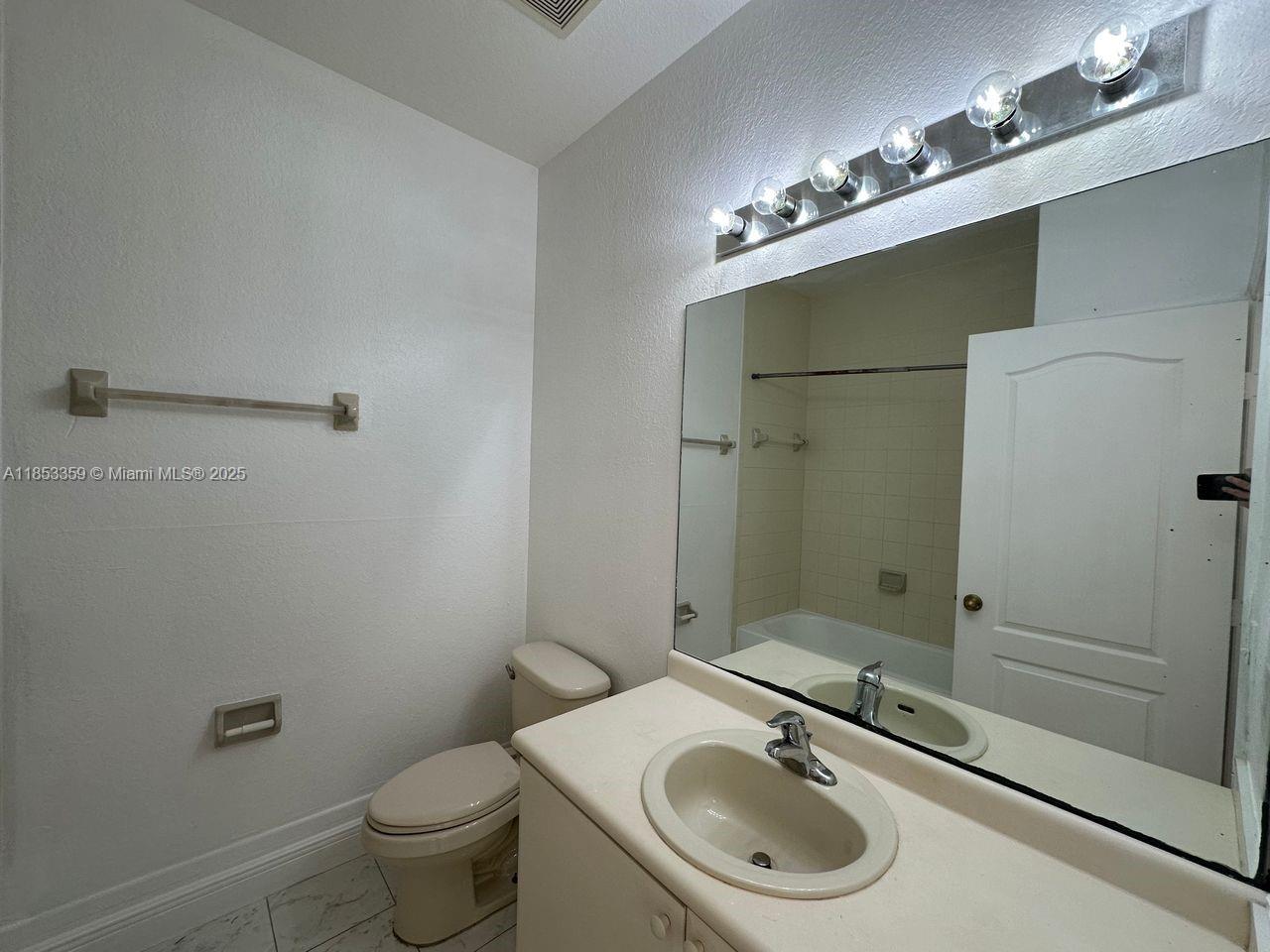 1568 Se 26th St 200 Property Photo 11