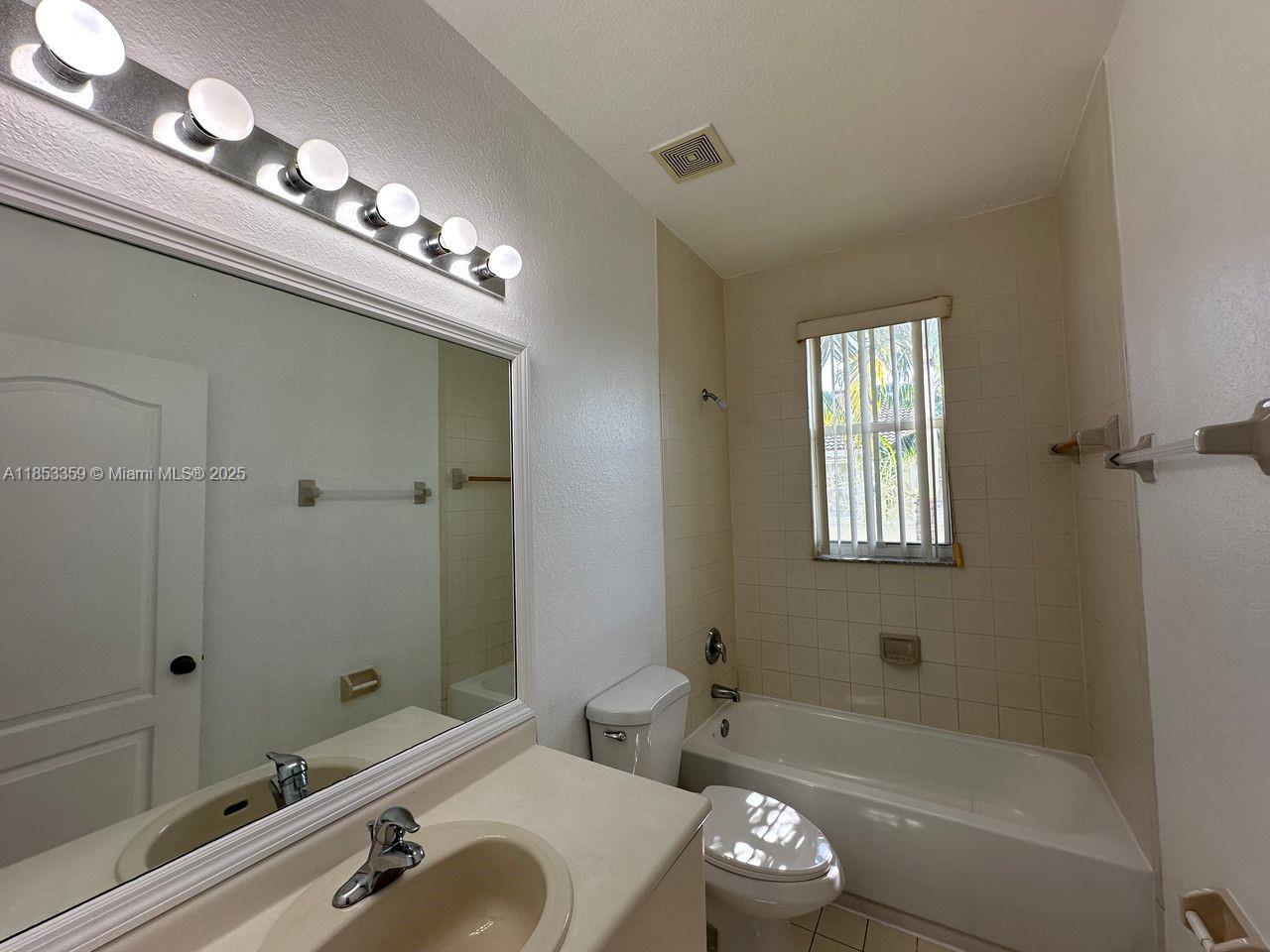 1568 Se 26th St 200 Property Photo 18