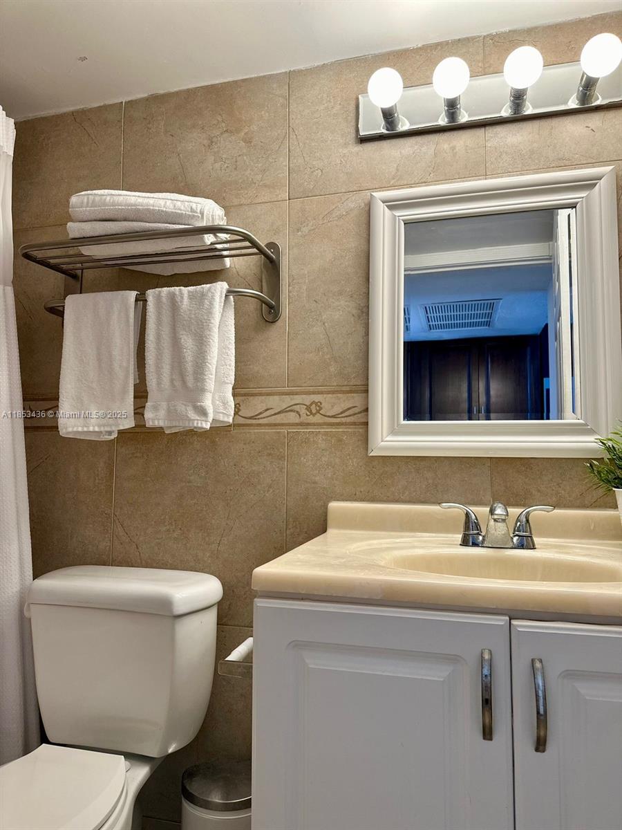 19201 Collins Ave 108 Property Photo 7