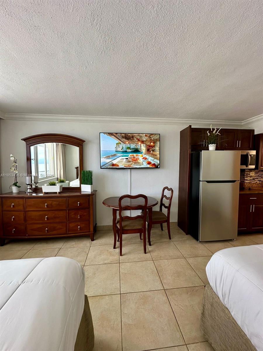 19201 Collins Ave 108 Property Photo 11