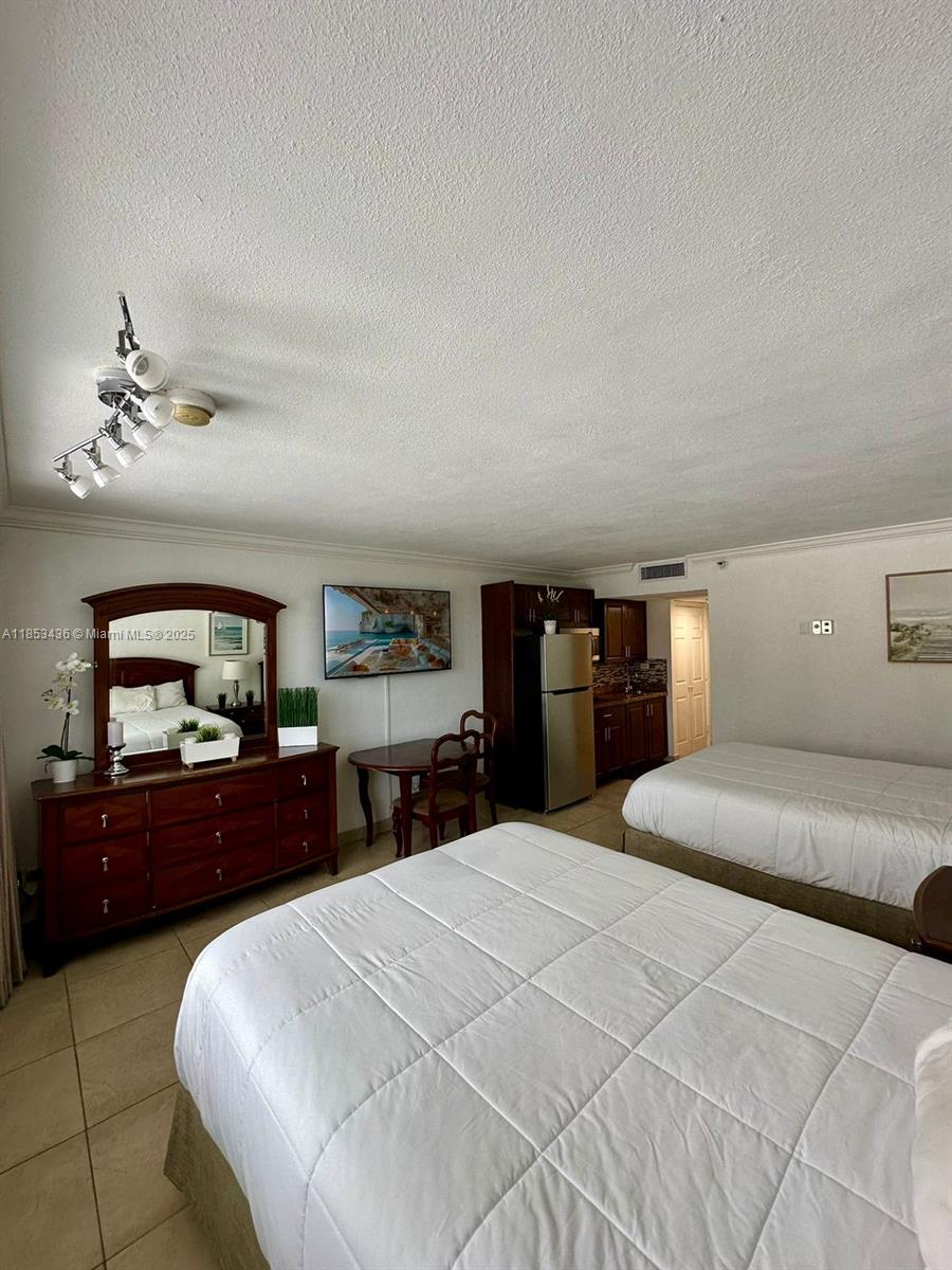 19201 Collins Ave 108 Property Photo 17