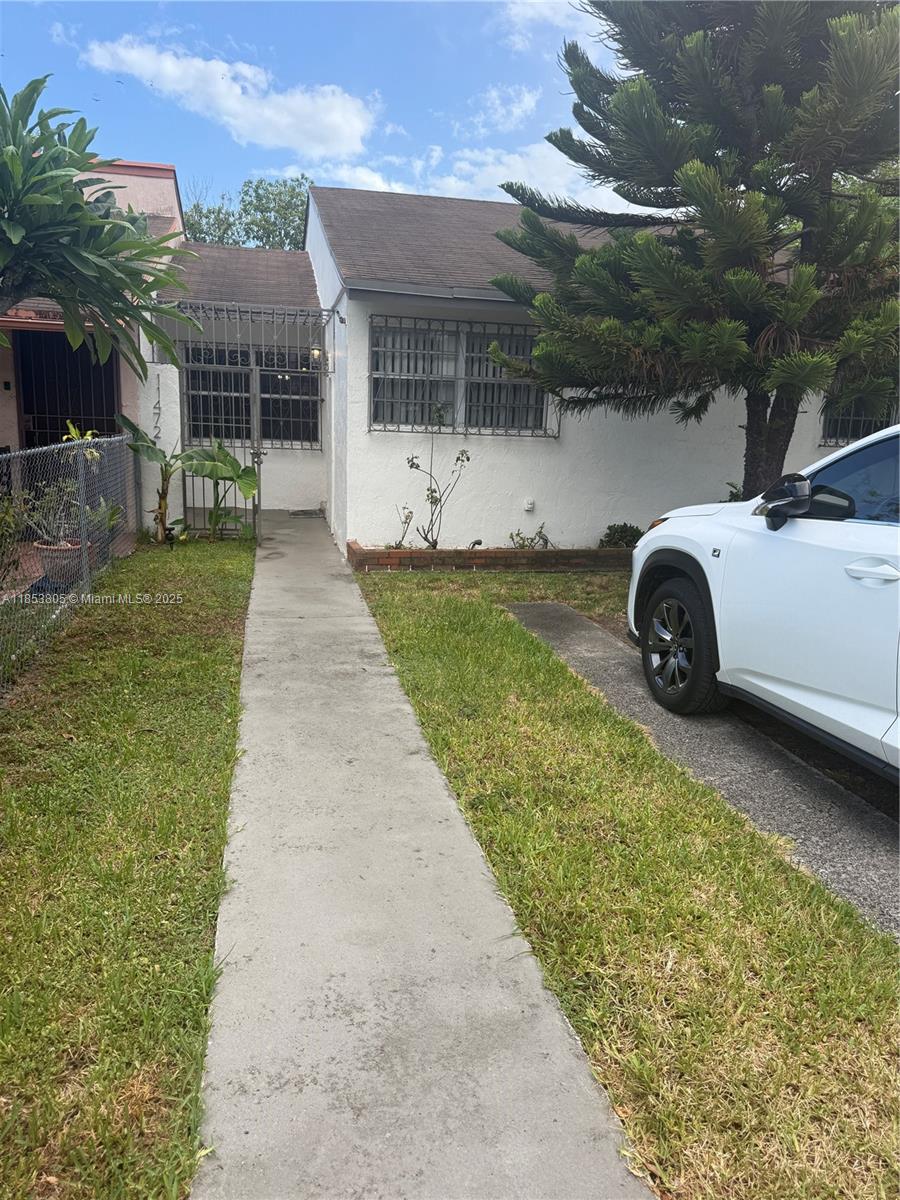 11472 SW 4th St Property Photo 1