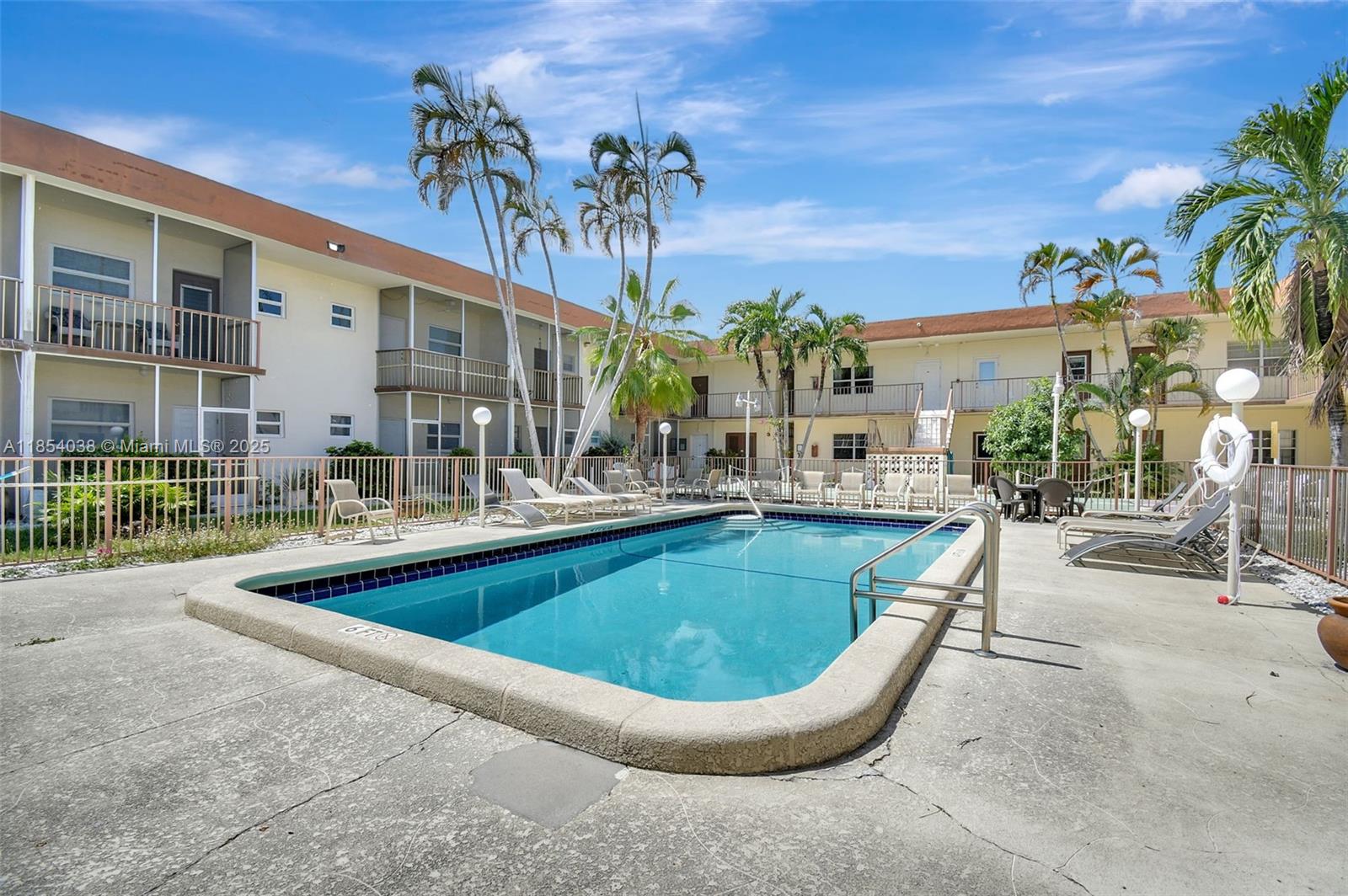 415 NE 2nd St 201 Property Photo 1