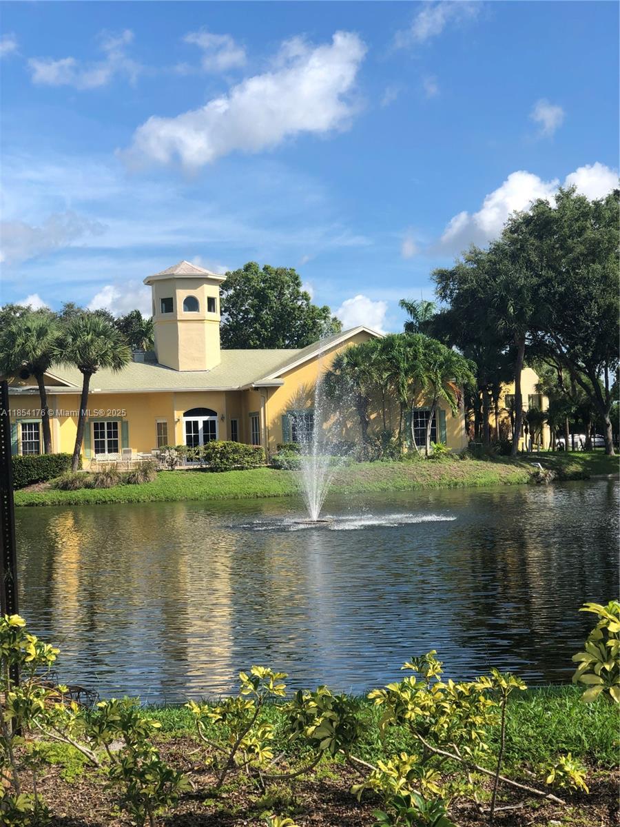 1823 W Meadows Cir W 1823 Property Photo 2