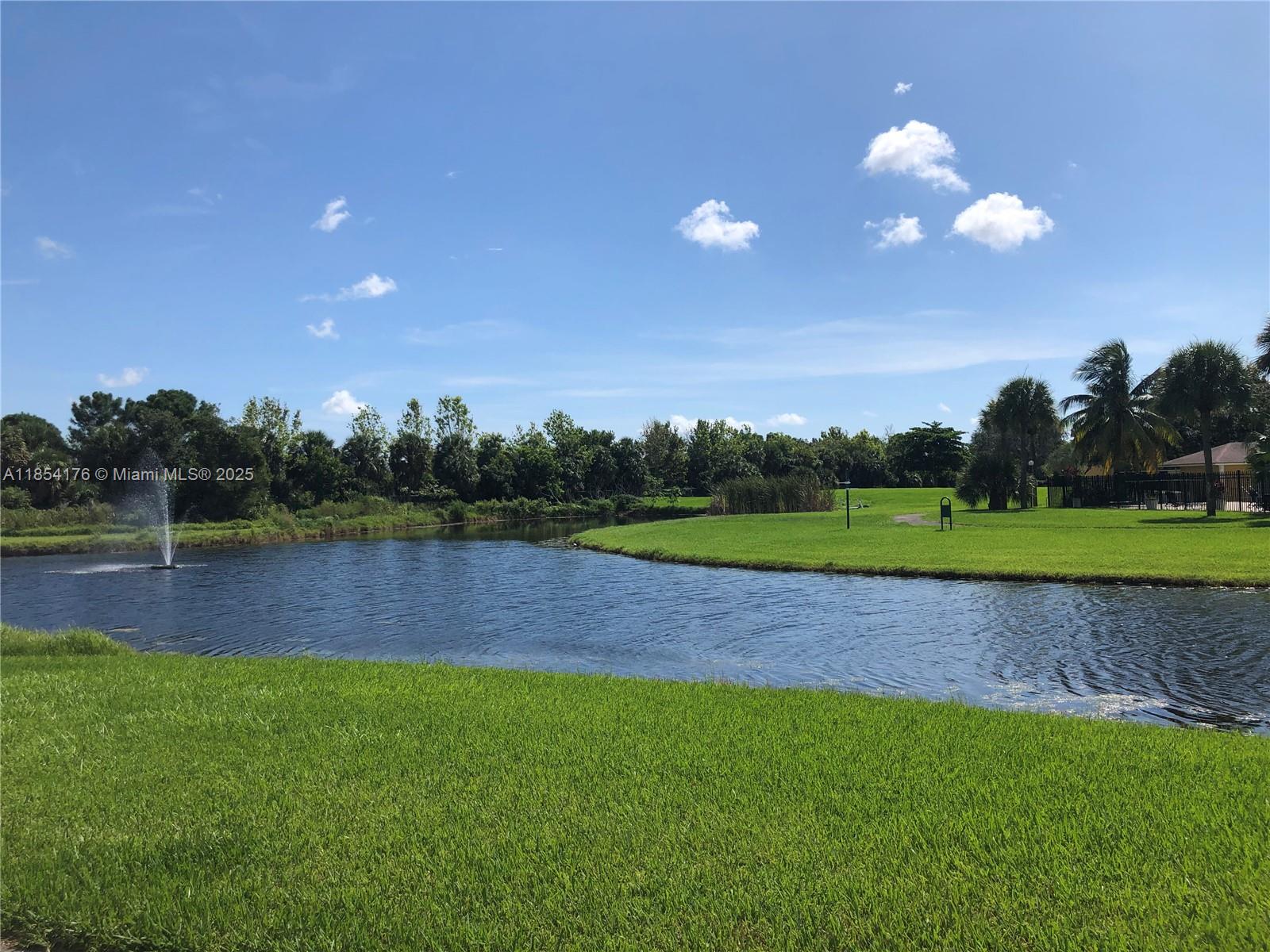 1823 W Meadows Cir W 1823 Property Photo 3