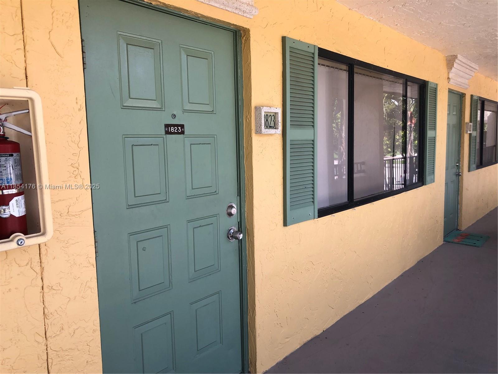 1823 W Meadows Cir W 1823 Property Photo 6