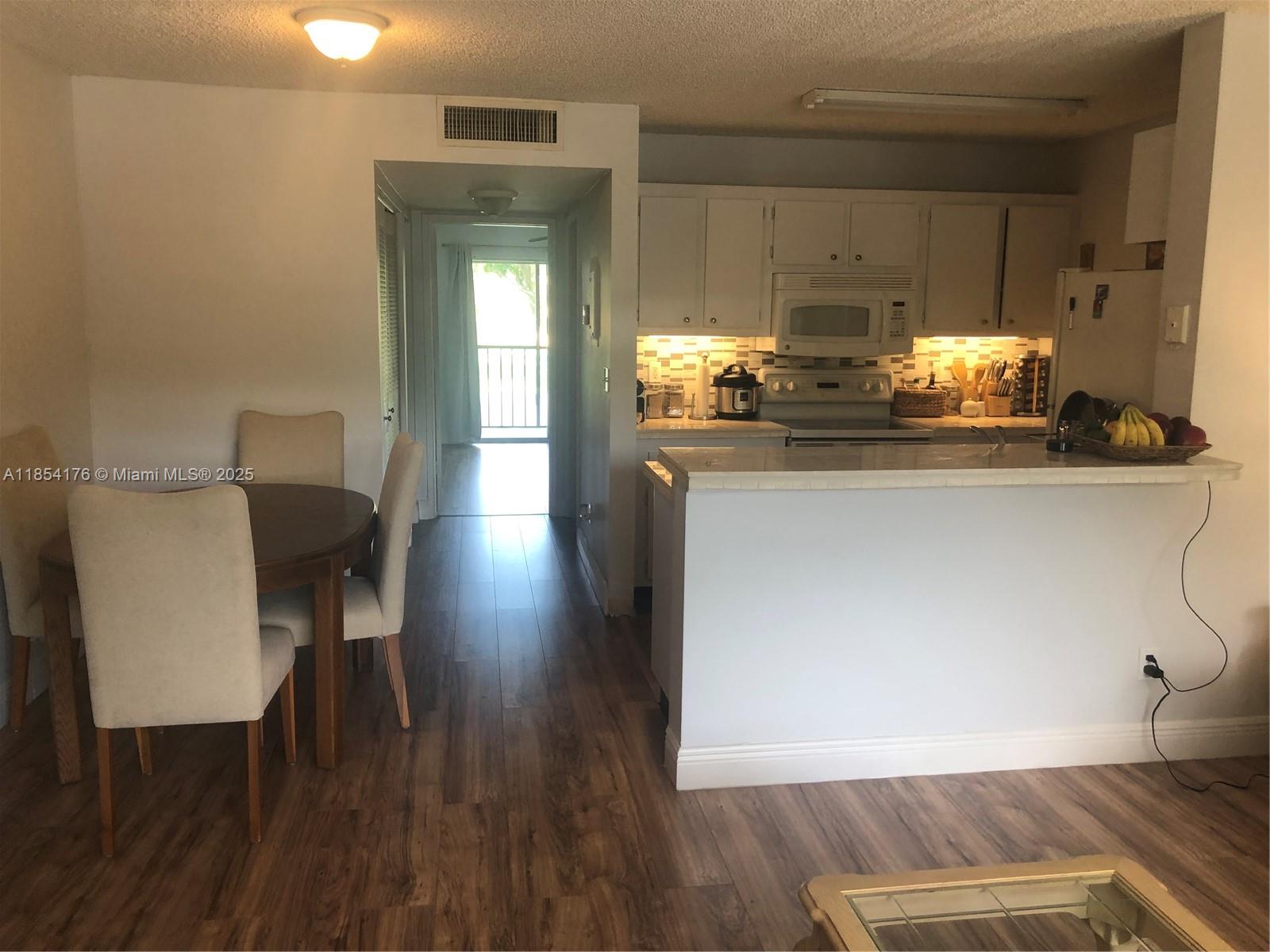 1823 W Meadows Cir W 1823 Property Photo 7