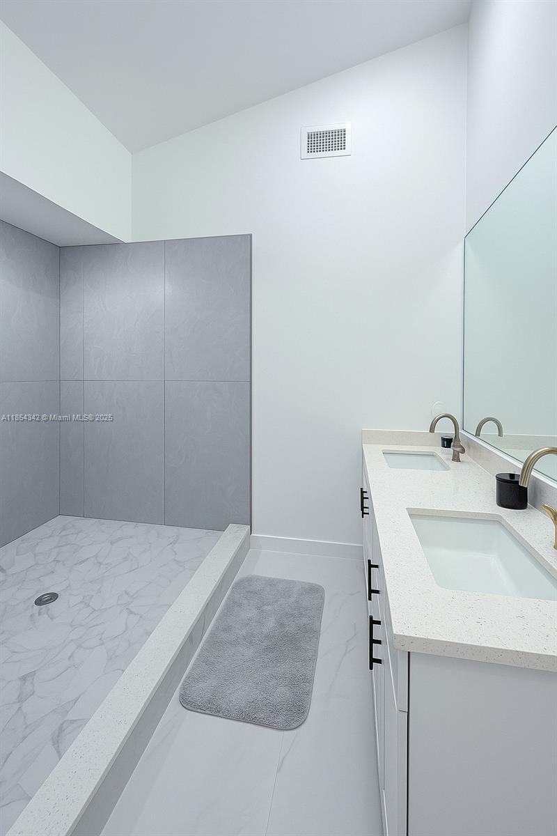 395 Pace Avenue Property Photo 41