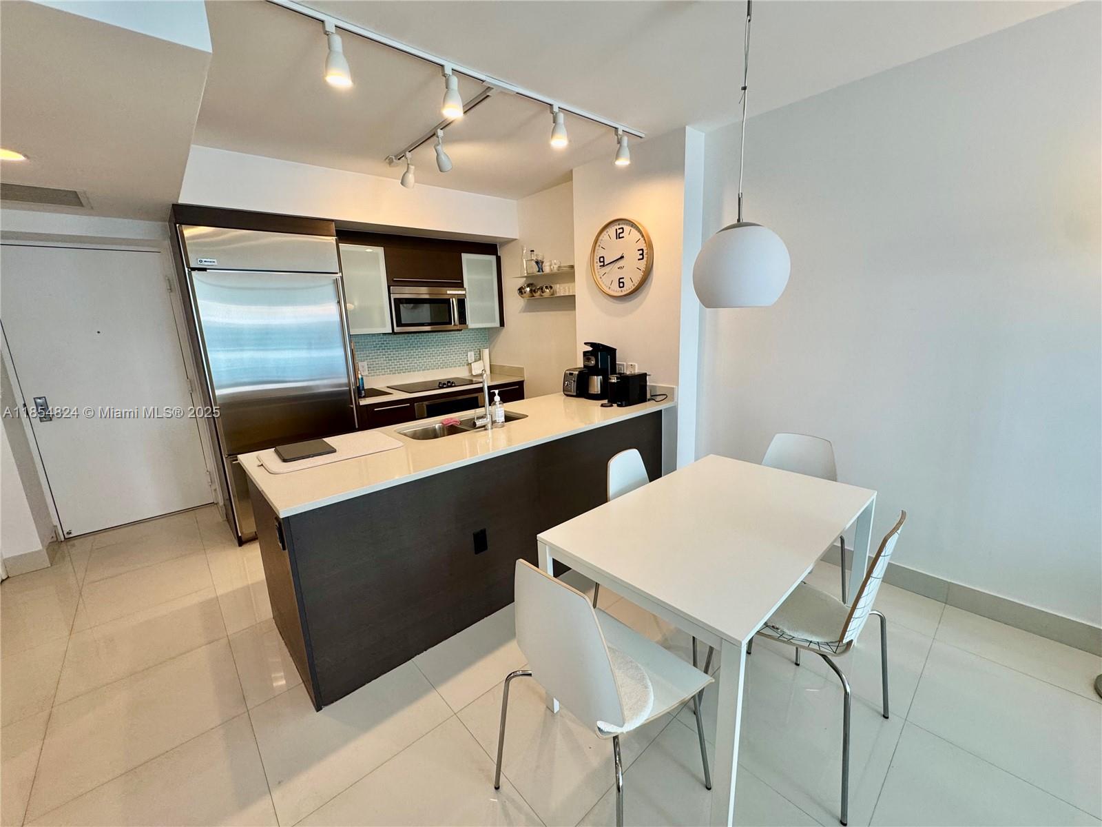 500 Brickell Ave 1204 Property Photo 4
