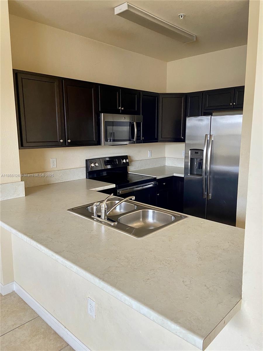 134 SE 28th Ter 21 Property Photo 1