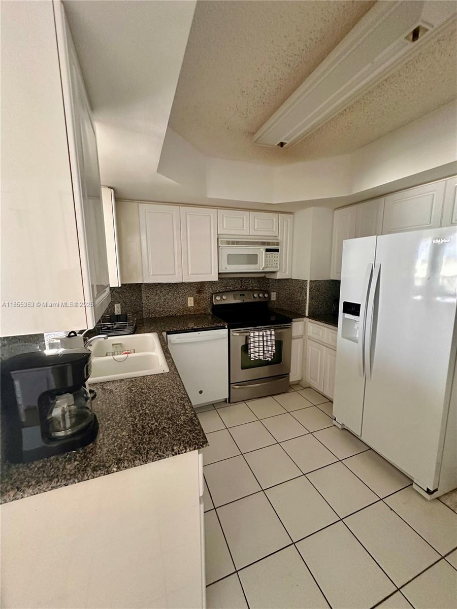 6301 Collins Ave 806 Property Photo 6